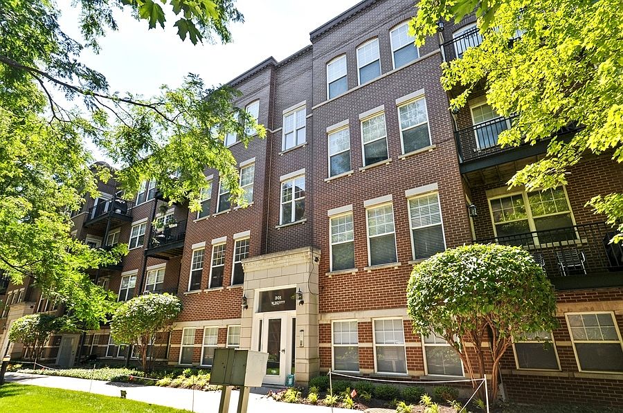 1st image of 301 W Scott St APT 204
