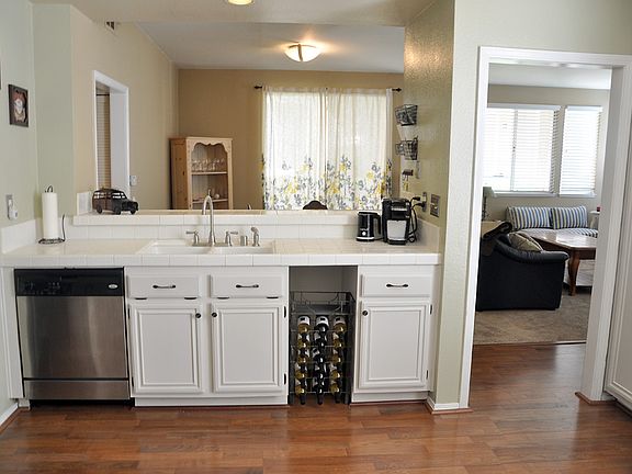 3rd image of 272 Fieldstone Way APT A