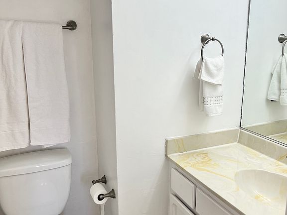 3rd image of 513 Tawny Oaks Pl