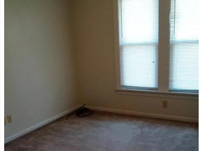 106 Vine St — Photo 8