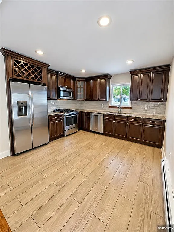 4 bed, 1.0 bath, $2,800 — Photo 4