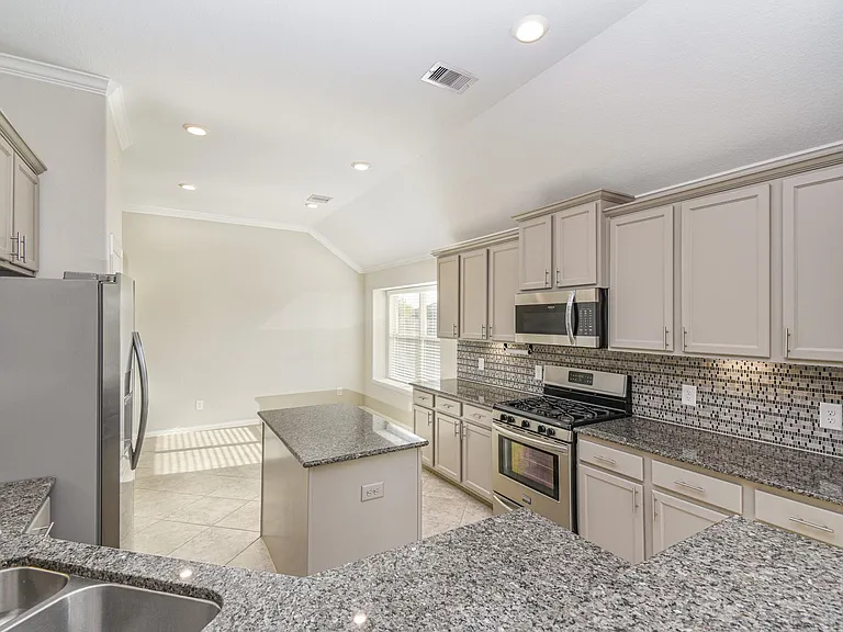 9403 Briscoe Bend Ln — Photo 7