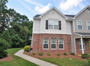 12 Ledgerstone Ln, Greensboro, NC 27407