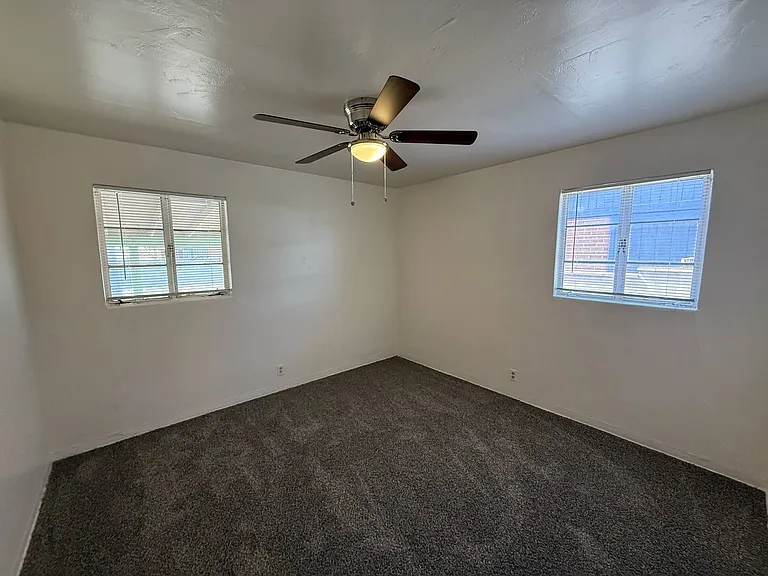 1325 N Venice Ave — Photo 19