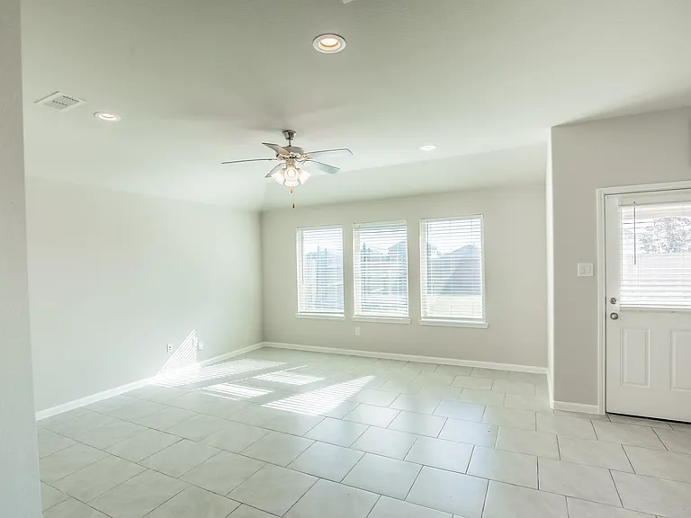 1407 Wheatland Terrance Ln — Photo 14