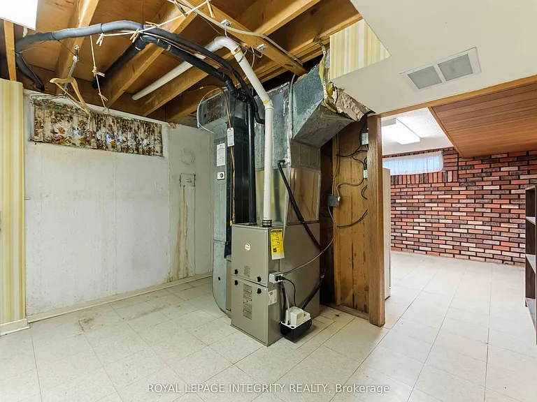 1842 Playfair Dr — Photo 36