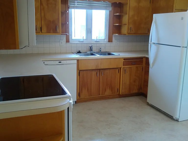 355 Avalon Dr — Photo 6