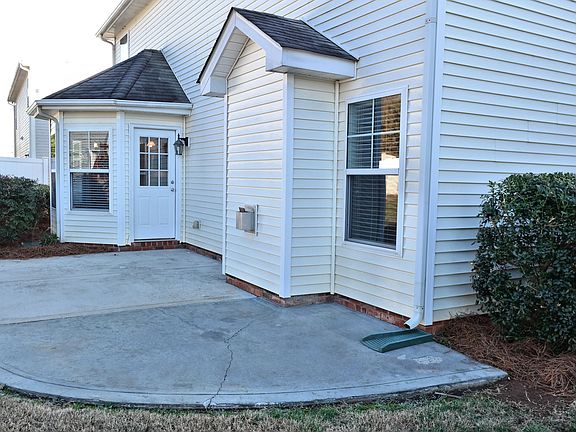 5th image of 104 Farm Springs Dr