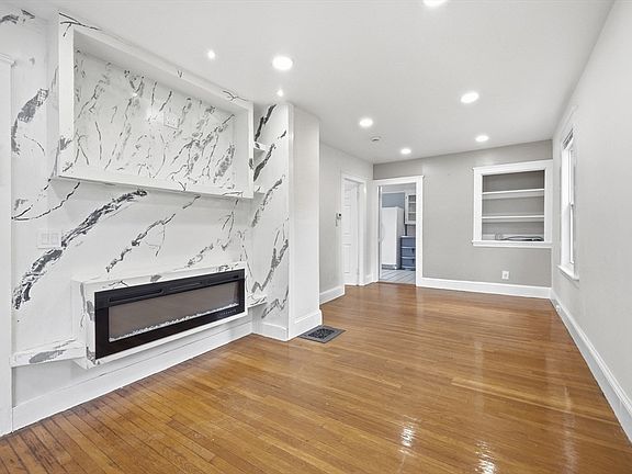 4th image of 300 Lynn St