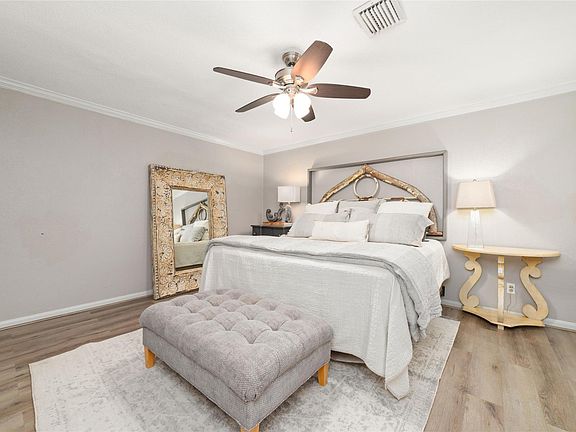 3rd image of 10823 Dunbrook Dr