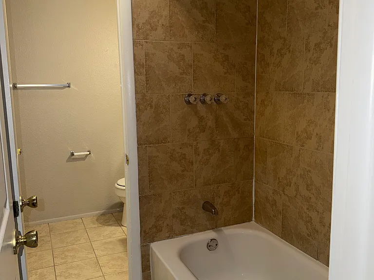 10609 Springwood Dr #D — Photo 14