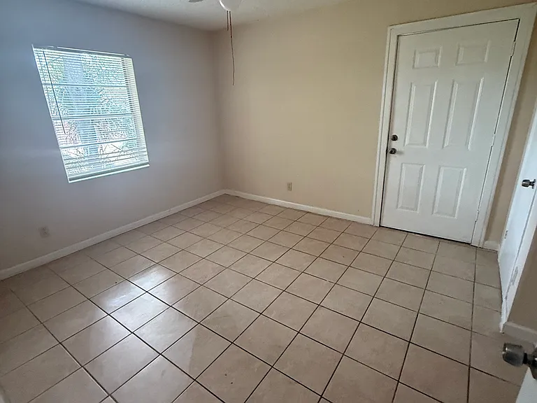 4565 Lexington Ave — Photo 7
