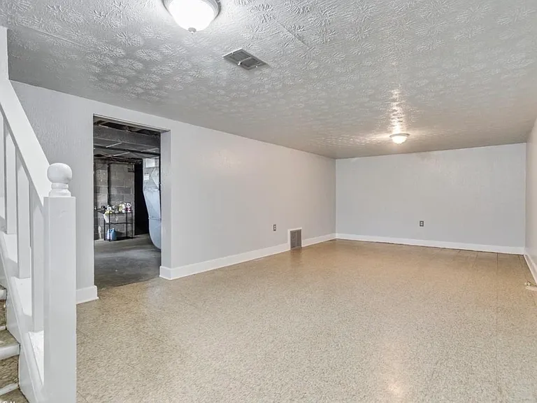 2348 Saybrook Rd — Photo 31