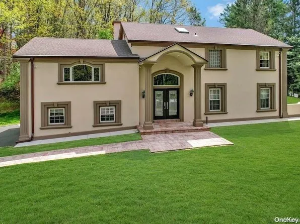 2 Pembury Court, Melville, NY 11747