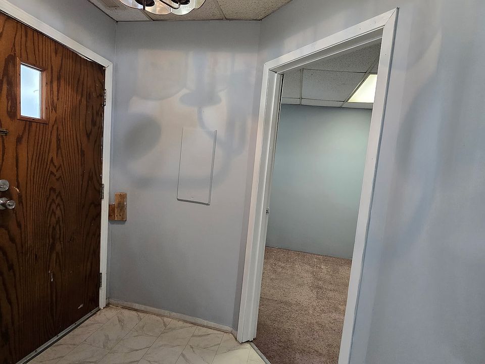 1st image of 726 W Jefferson St APT 2