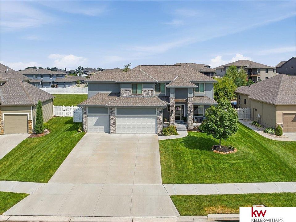 1st image of 10409 S 106th St