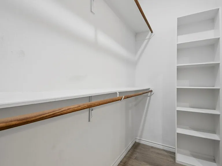 16902 Balmoral — Photo 18