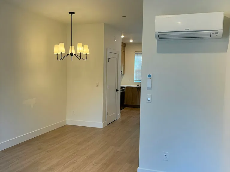 6657 N Fessenden St — Photo 15