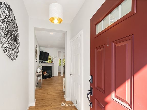 9ft high ceilings welcome you to this beautiful, move-in ready townhome.