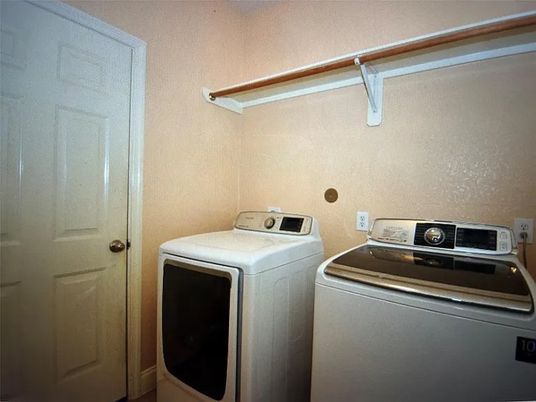 8911 Silent Willow Ln — Photo 24