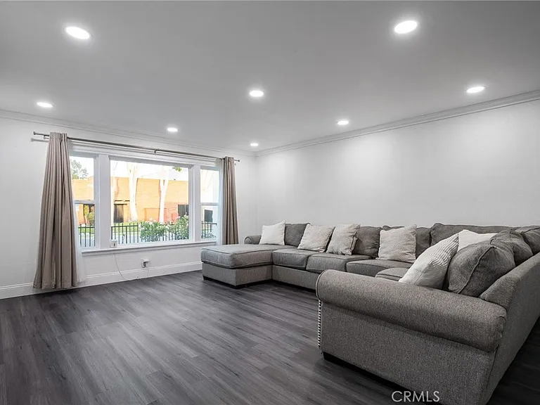 2023 Border Ave — Photo 12