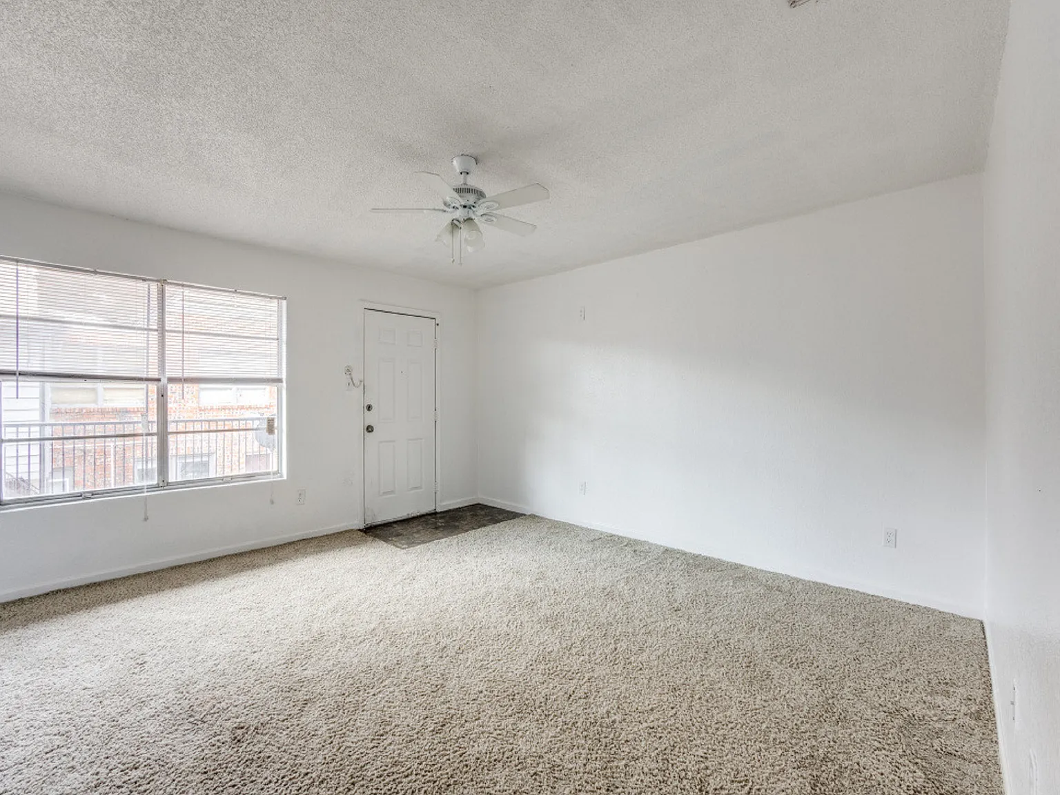 Chenevert Apartments — Photo 2