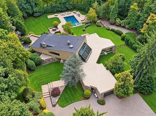 15 Horseshoe Road, Old Westbury, NY 11568