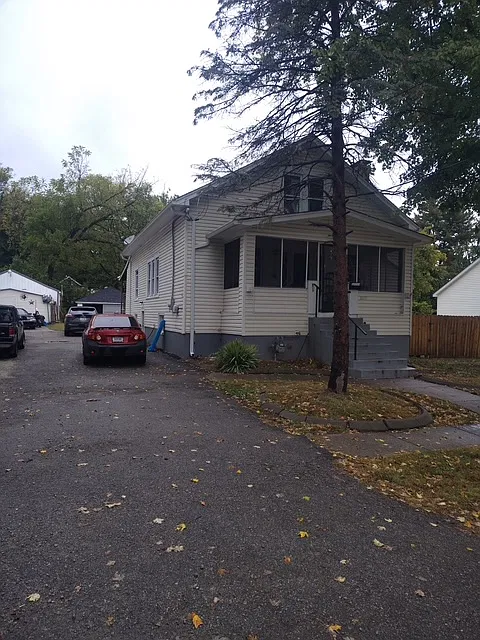 809 Inverness Ave — Photo 2