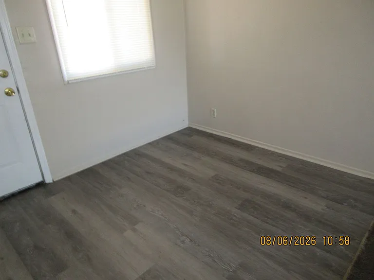 437 Oasis Dr — Photo 6
