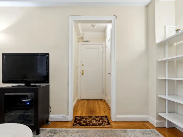 333 East 43rd Street image 6 of 12