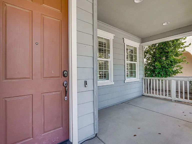 675 W Esplanade Dr — Photo 2
