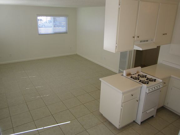 504#A - kit to Living Room - all tiled