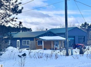 5935 Greenleaf Ln, Grawn, MI 49637