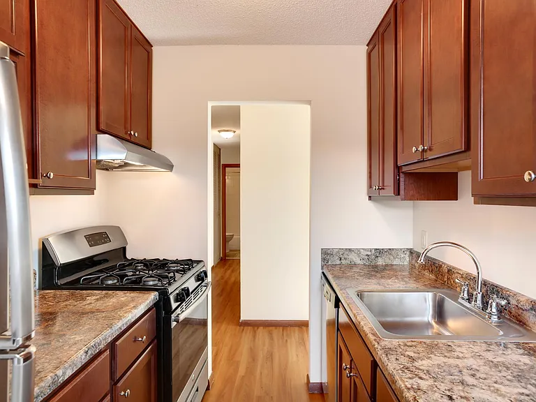 1122 Como Ave SE — Photo 6