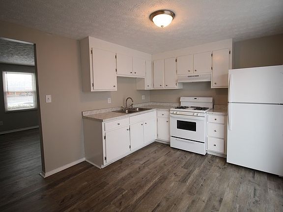 4th image of 5103 Sedalia Dr