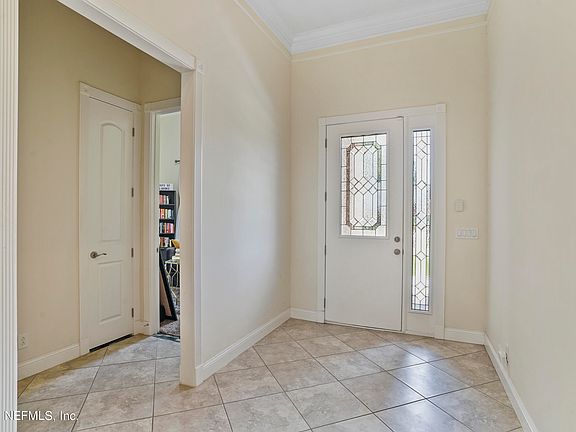 4th image of 1065 Emilys Walk Ln E