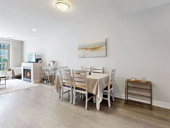 4th image of 1720 Oak Ave #703