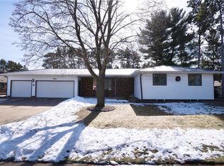 1511 Pine Park Dr, Eau Claire, WI 54701
