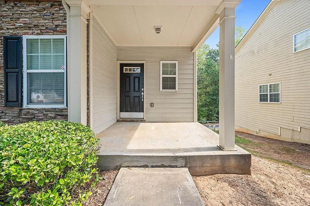 3 bed, 2.5 bath, 2676 sqft, $1,900 — Photo 2