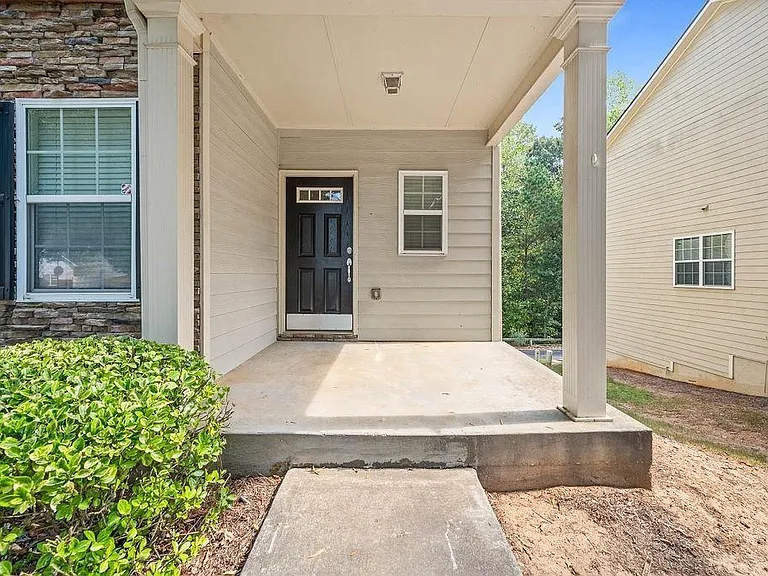 2677 Cedar Dr — Photo 2