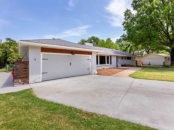 3rd image of 5650 E Coe Dr