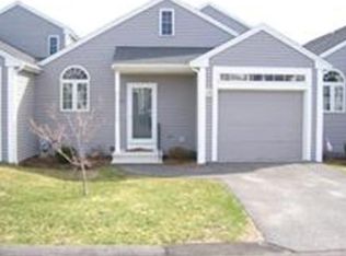 102 Village Ln, Bellingham, MA 02019