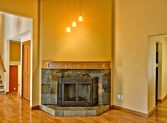 4th image of 24734 SE Mirrormont Pl