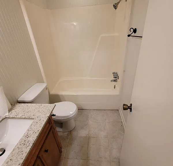 4207 Woodcrest Dr — Photo 3