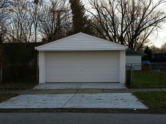 3rd image of 11794 Riverdale