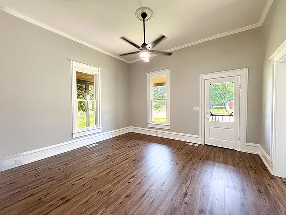 4th image of 203 College St