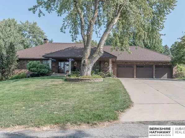 7062 Starlite Dr, Omaha, NE 68152