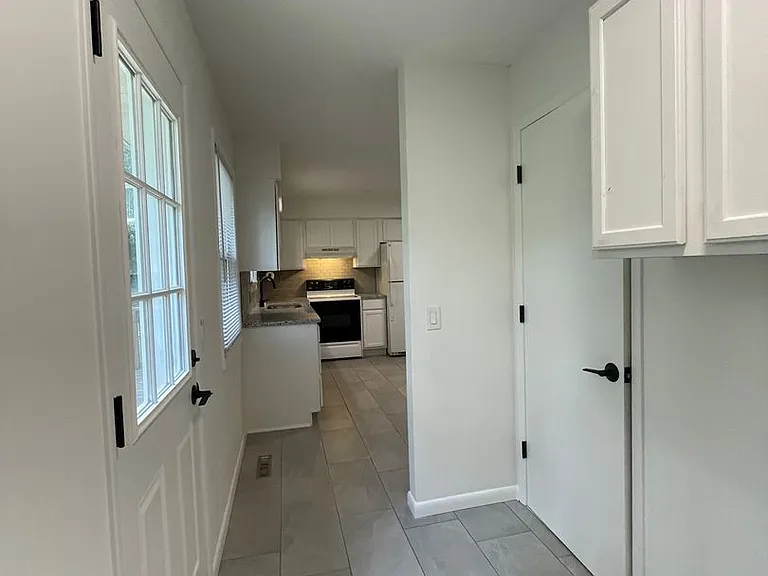 131 N Fairwood Ave — Photo 9