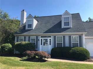 725 Pebble Creek Dr, Akron, OH 44320