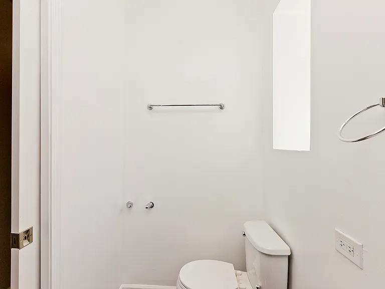 2246 W Belden Ave — Photo 16
